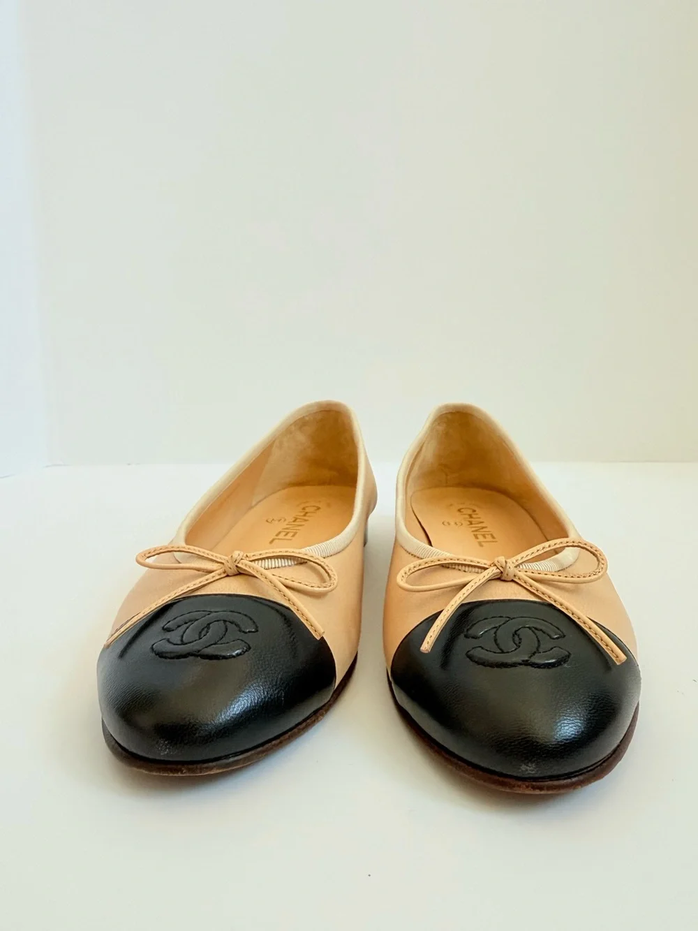 CHANEL Beige Black Cap Toe CC Logo Ballet Flats Lambskin Leather Shoes EU 38